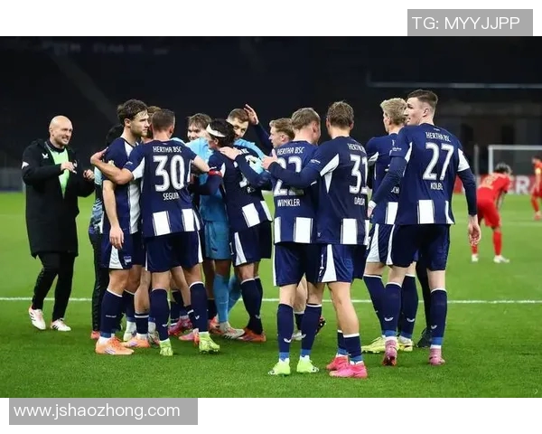 克鲁与彼得堡的较量揭示了足球战术与团队精神的完美结合